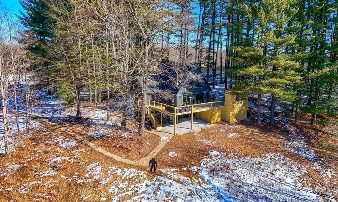 Logan Cabin | Sunset Valley Lodge + Hot Tub I Private Trail