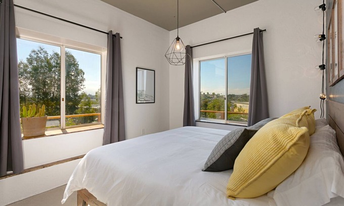 Vista House | Sunset Vista - 2BR/1BA, near Beaches, Legoland, great views!