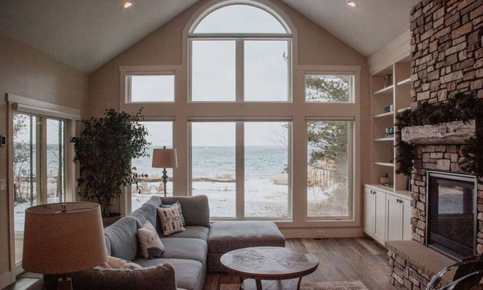 Acme House | Sunset Vista on East Bay
