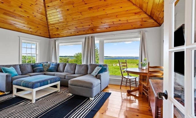 Newburyport Cottage | Sunset Waterfront Privacy Beach