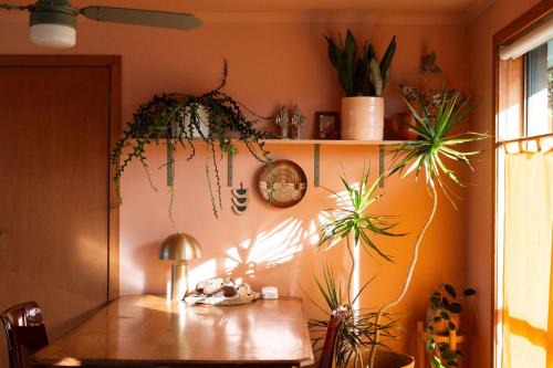 Torquay House | Sunshine Apartment at La Casa Cubo