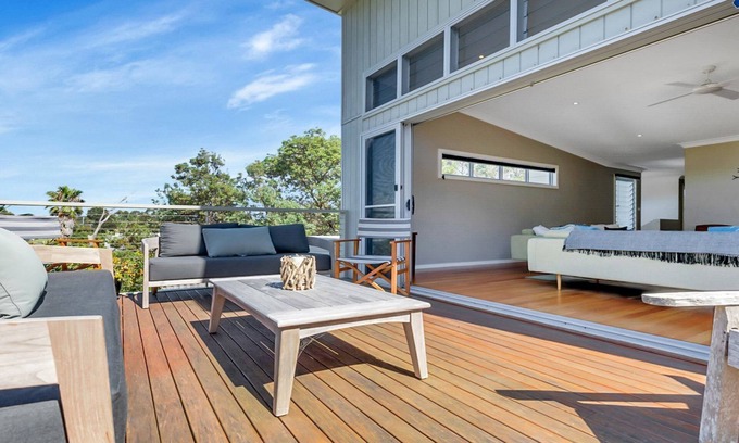 Culburra Beach House | Sunshine Beach House - 25 metre walk to the beach