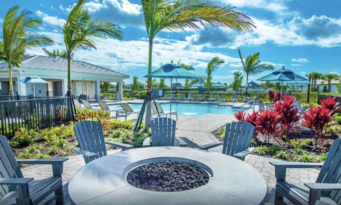 Naples House | Sunshine & Beach Vibes! Book now!