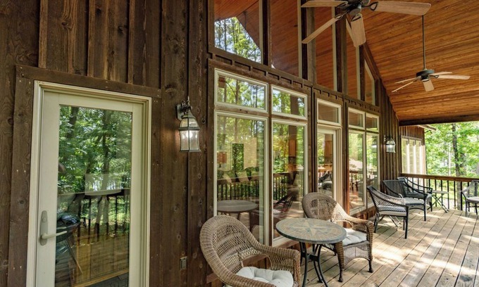 Drasco House | Sunshine Chalet- A Beautiful Lakefront!