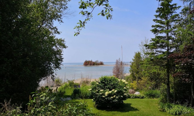 Northern Bruce Peninsula House | Sunshine Lake Huron Water Front Cottage
