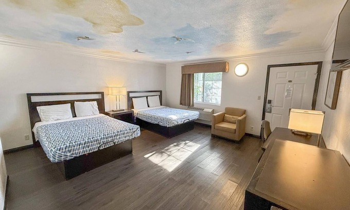 Southeast Anaheim Hotel | Super 7 Motel