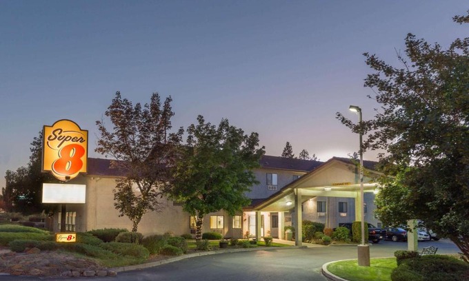 Old Farm District Hotel | Super 8 by Wyndham Bend