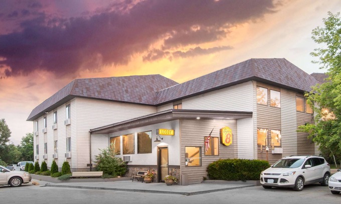 Buffalo Hotel | Super 8 by Wyndham Buffalo