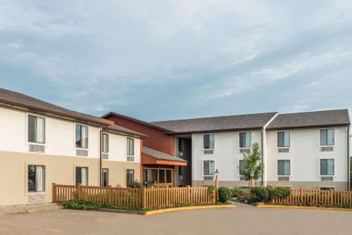 Columbia Hotel | Super 8 by Wyndham Columbia Clark Lane