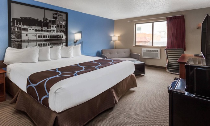 Dubuque Hotel | Super 8 by Wyndham Dubuque