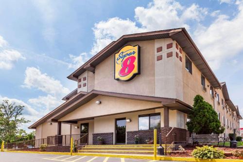 Spring Hill Hotel | Super 8 by Wyndham Dunbar/Charleston Area