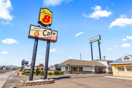 Ontario Hotel | Super 8 by Wyndham Ontario