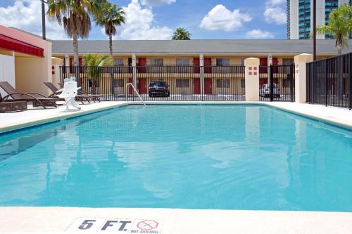 Florida Center Hotel | Super 8 by Wyndham Orlando International Drive