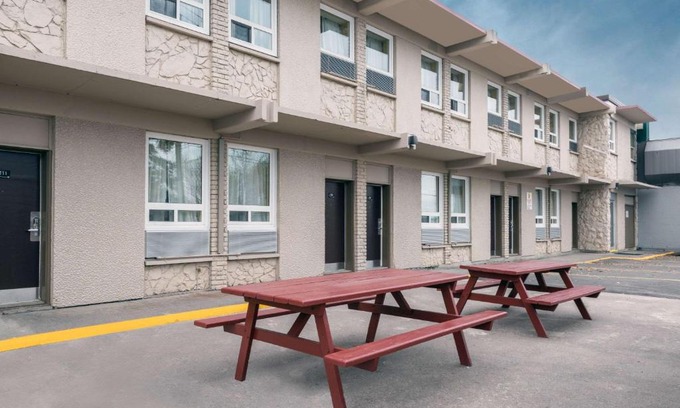Thunder Bay Hotel | Super 8 by Wyndham Thunder Bay