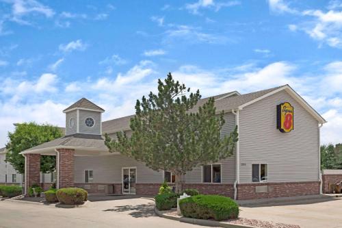 Windsor Hotel | Super 8 by Wyndham Windsor