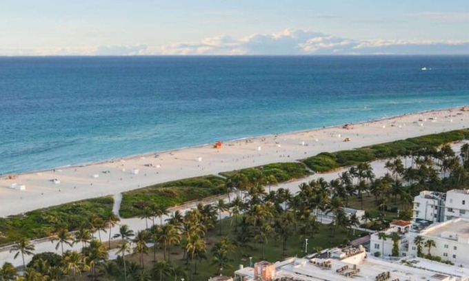 South Beach Condo | Super Beach Deal, Apt w/2 Queen Beds On Ocean Dr