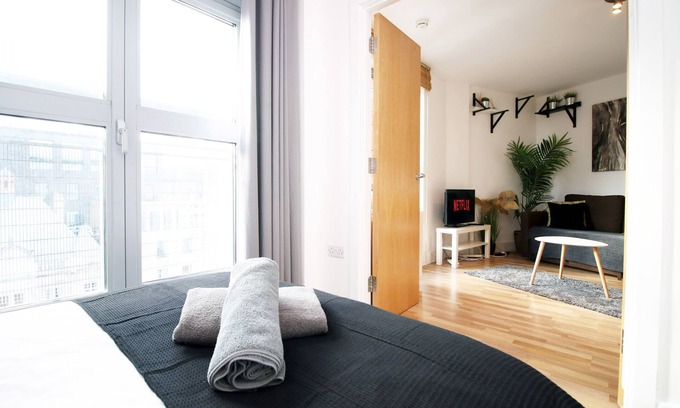 Cardiff City Centre Apartment | Super Central Stylish 2 Bed Flat in Heart of Cardiff