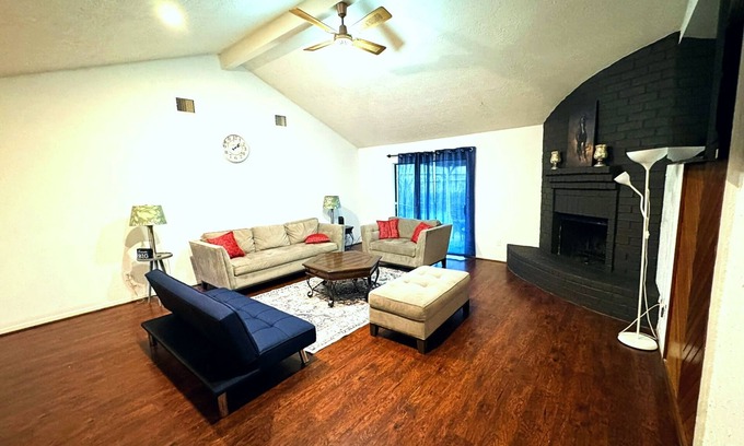 Katy House | Super Cozy 4 Bedroom by Premier Host - Sleeps 10
