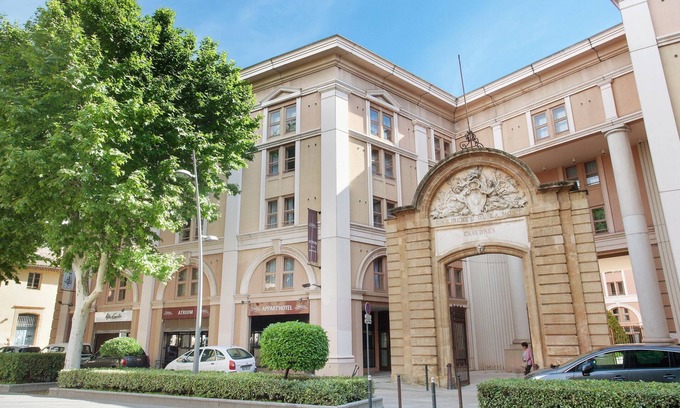 Couronne Urbaine Apartment | Super endroit ! Studio Climatisé