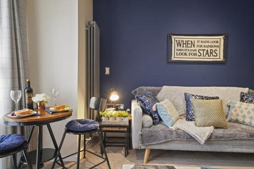 Canterbury Apartment | Super Funky Spire View Cottage - FREE Gated Parking - Ultra WiFi