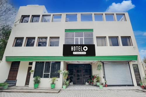 Dera Bassi Hotel | Super Hotel O Dera Bassi Ambala-Chandigarh Road