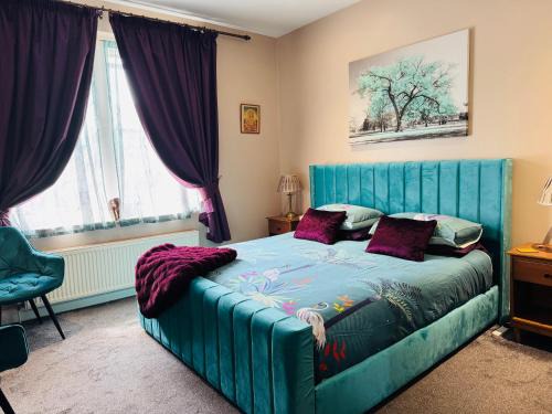 St Leonards-On-Sea House | Super King, Close to Beach, Shops, Train, Shared Bathroom