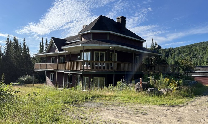 Lac-Superieur Ski Chalet | Super Private property. Relaxing five bedroom