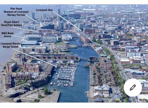 Liverpool House | Super Size Static Duplex Barge 3 double bedrooms plus 3 triple bedrooms all with modern en-suites