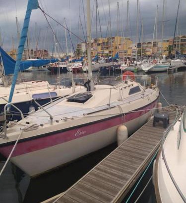 Port Rive Gauche Boat Rental | super Voilier Eve