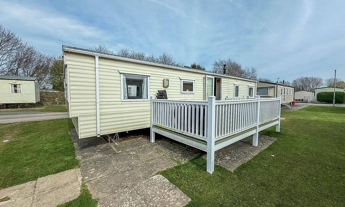 Skegness House | Superb 8 berth caravan at Southview Holiday Park near Skegness ref 33027TC