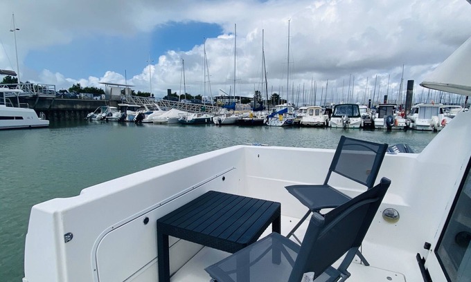 French Atlantic Coast Boat Rental | Superb boat for an unusual night