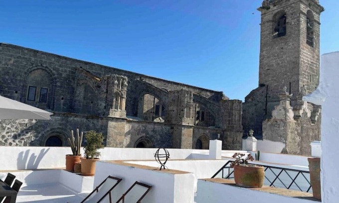 San Ambrosio Apartment | Superb Central Historic Townhouse With an Amazing Roof Terrace