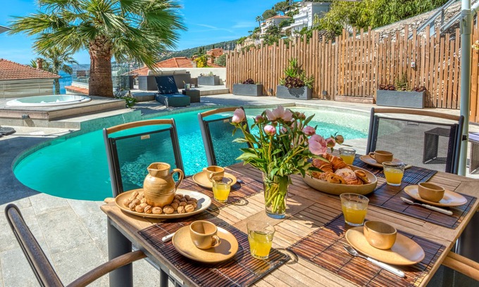 Villefranche-sur-Mer Apartment | Superb downstairs villa, pool, jacuzzi and solarium!