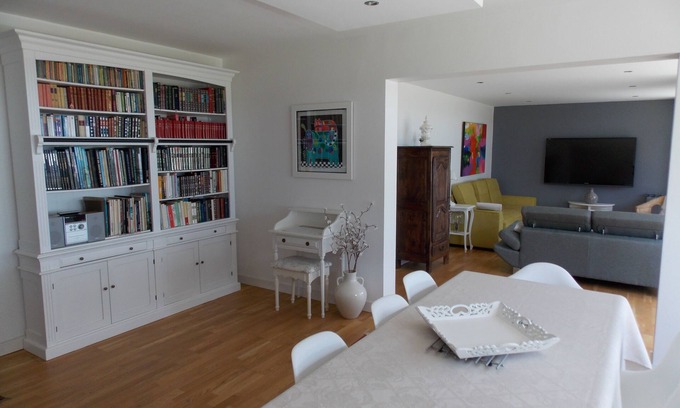 Benodet Apartment | superb flat of 105m ² sea front Bénodet beach. rated 4 stars *