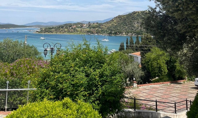 Ildır Koyu Apartment | Superb Flat with Shared Pool in Cesme, Ildir