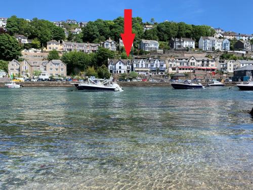 Looe House | Superb House in Looe, Near Beach and Bars with Great Views and free access to a nearby Indoor Swimming Pool