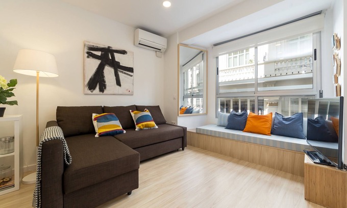 Sant Francesc Apartment | SUPERB LOCATION FOR DISCOVERING VALENCIA, STILYSH & CENTRAL WITH BALCONY.