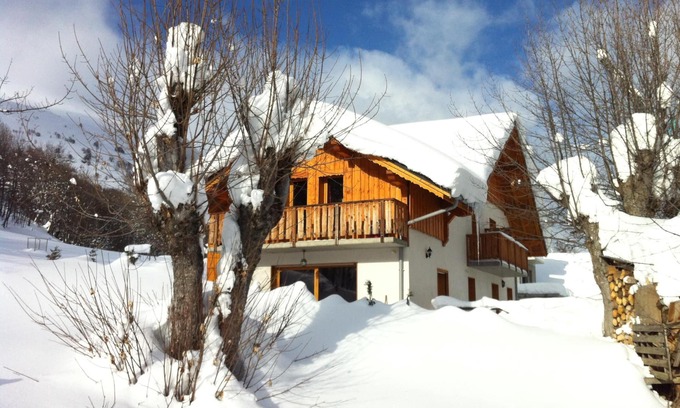 Valloire House | superb mountain chalet, quiet location not far from amenities.