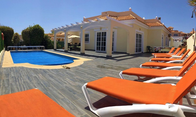 Caleta de Fuste Villa | Superb private golf villa, Sky Tv & 300mb INTERNET, and pool table.