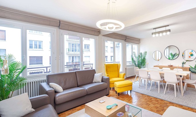 Porte-Dauphine Apartment | Superb T4 bright & calm. Free weekly cleaning & parking !nClose to Eiffel Tower.