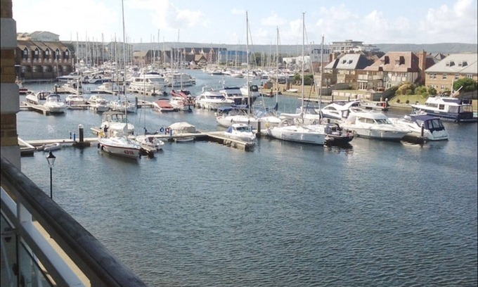 Eastbourne Apartment | Superb Two Bed, Two Bathroom Flat, With Two Balconies With Marina View