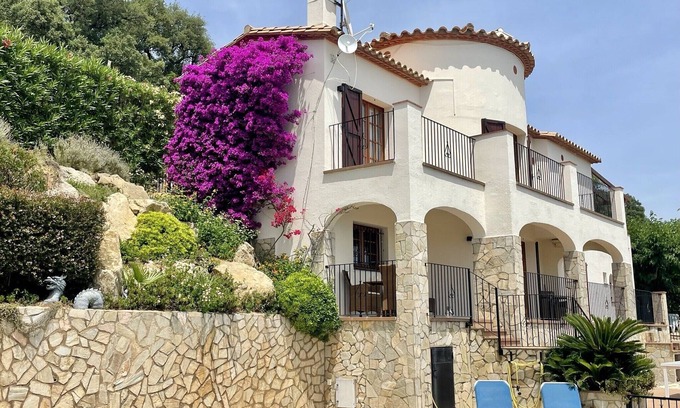 Calonge Villa | Superb Villa with Private Heated Pool + Stunning Sea and Mountain Views.