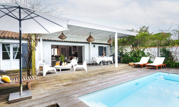 La Flotte Villa | Superbe Maison De Charme La Flotte En Ré with Private Heated Pool, Private Terrace and Wi-Fi