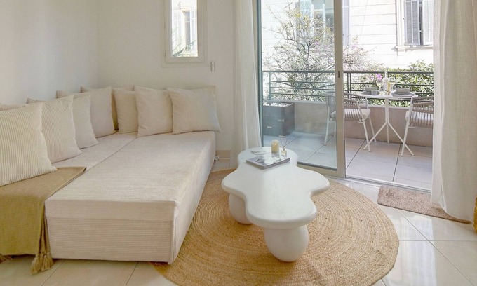 Riou - Petit Juas - Av de Grasse Apartment | SUPERBE STUDIO ET PARKING A0B200