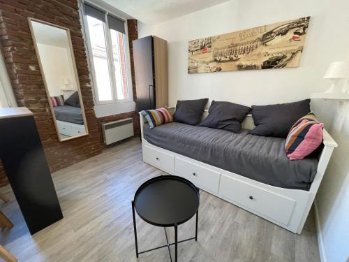 Saint-Cyprien Apartment | Superbe studio, NEUF, st Cyprien