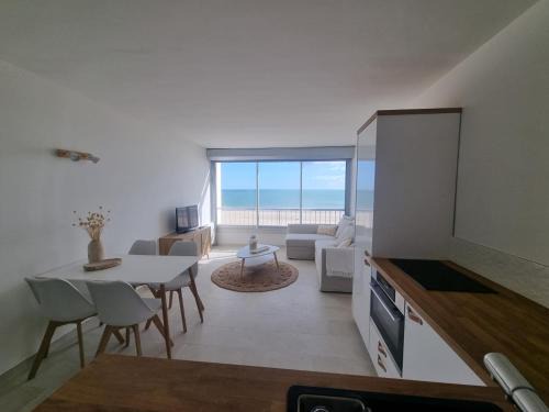 Marseillan Plage Apartment | Superbe Studio Rénové les pieds dans l'eau!