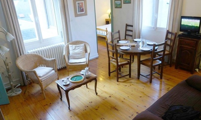 Bagneres-de-Luchon Apartment | Superbe T3 pour 7 pers. avec Wi-Fi et Parking à Luchon - FR-1-313-188