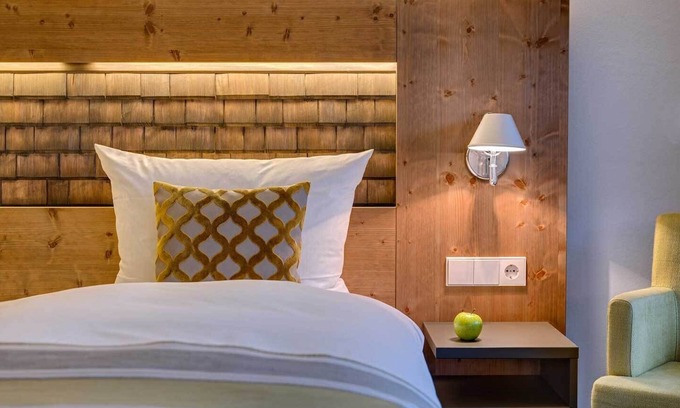 Hinterzarten Apartment | Superior double room with shower/WC