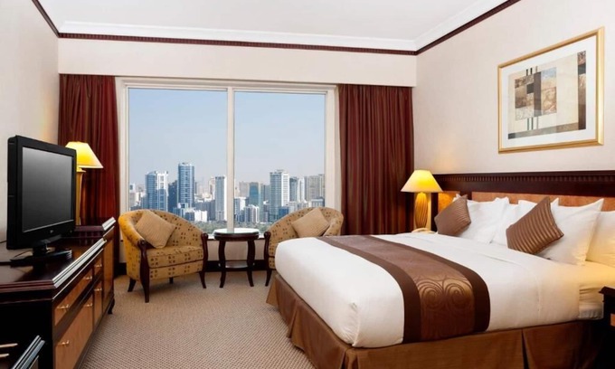 Al Majaz Apartment | Superior King Room Near By Al Majaz Island