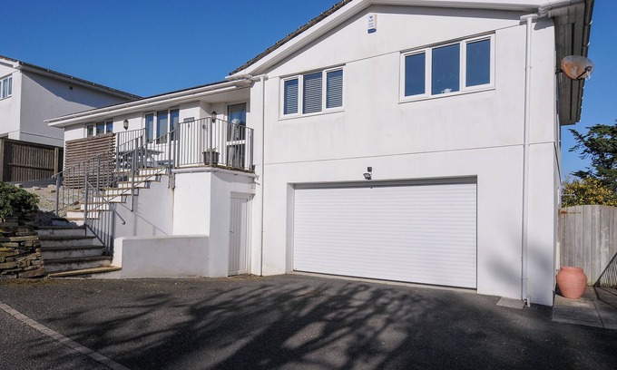Trebetherick House | SURF BREAK, family friendly, luxury holiday cottage in Polzeath